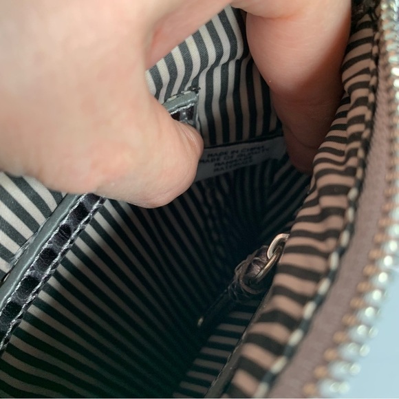 Nine West silver pewter faux snakeskin crossbody purse. - Picture 9 of 10